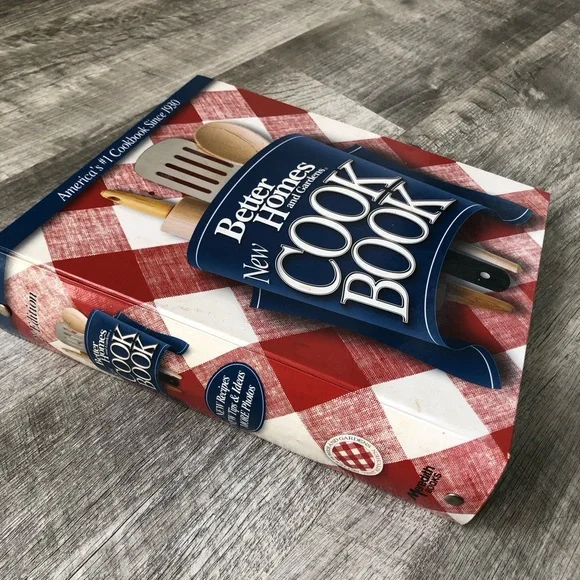 Better Homes and Gardens Red & White Checkered Cookbook 12th Edition - Picture 2 of 7